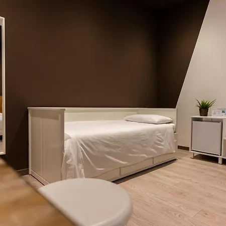 Alojamento de Acomodação e Pequeno-almoço Adrian's 3*