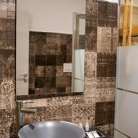 Adrian's Alojamento de Acomodação e Pequeno-almoço 3*