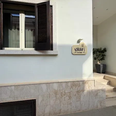 Adrian's Alojamento de Acomodação e Pequeno-almoço 3*