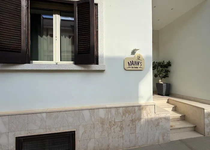 Adrian's Bed & Breakfast 3*